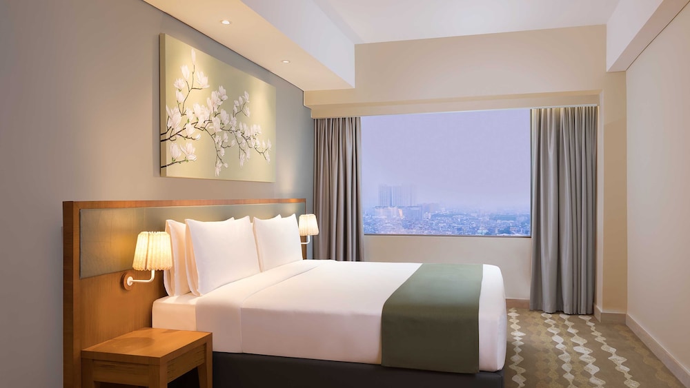 holiday inn and suites jakarta gajah mada an ihg hotel