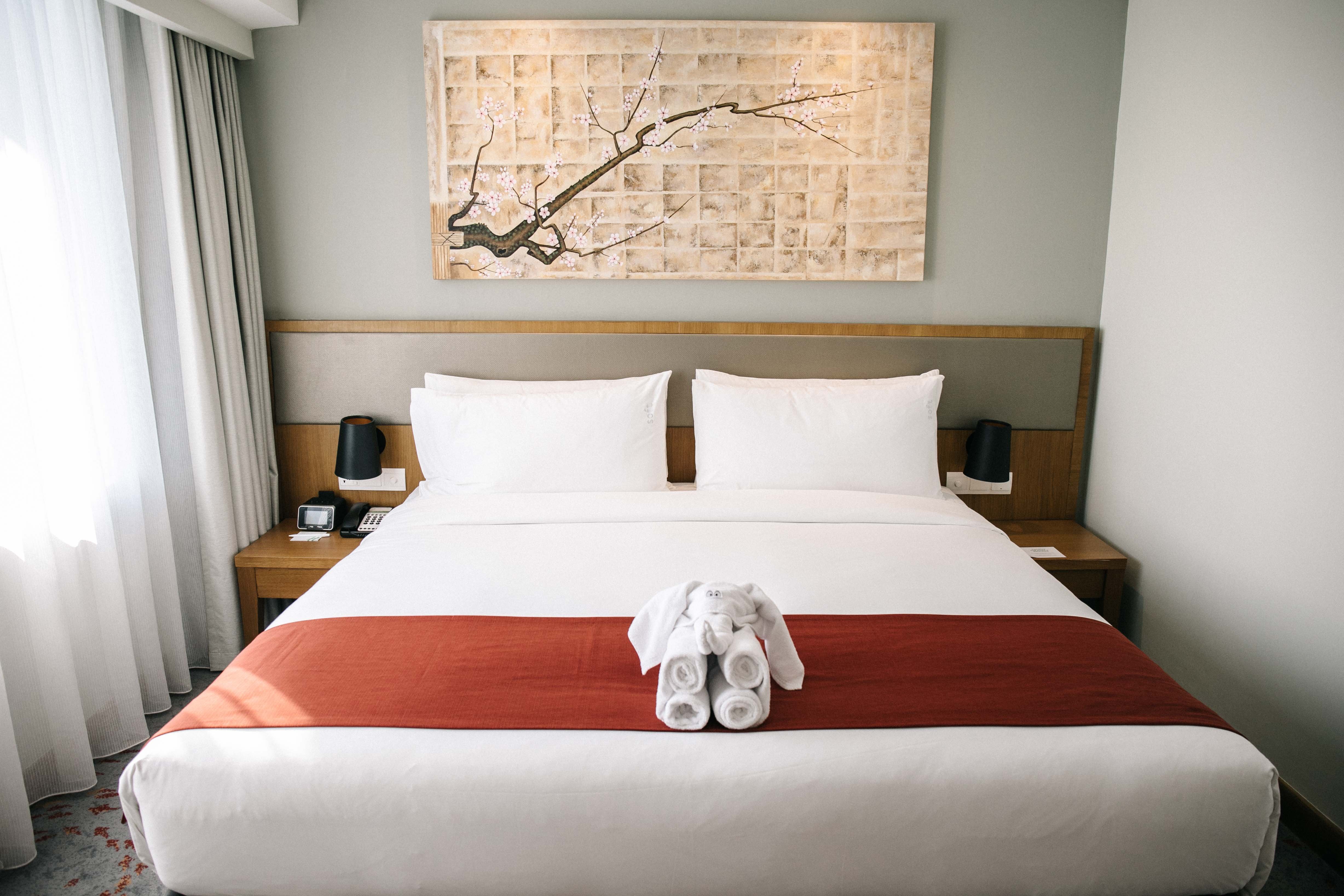 holiday inn and suites jakarta gajah mada an ihg hotel