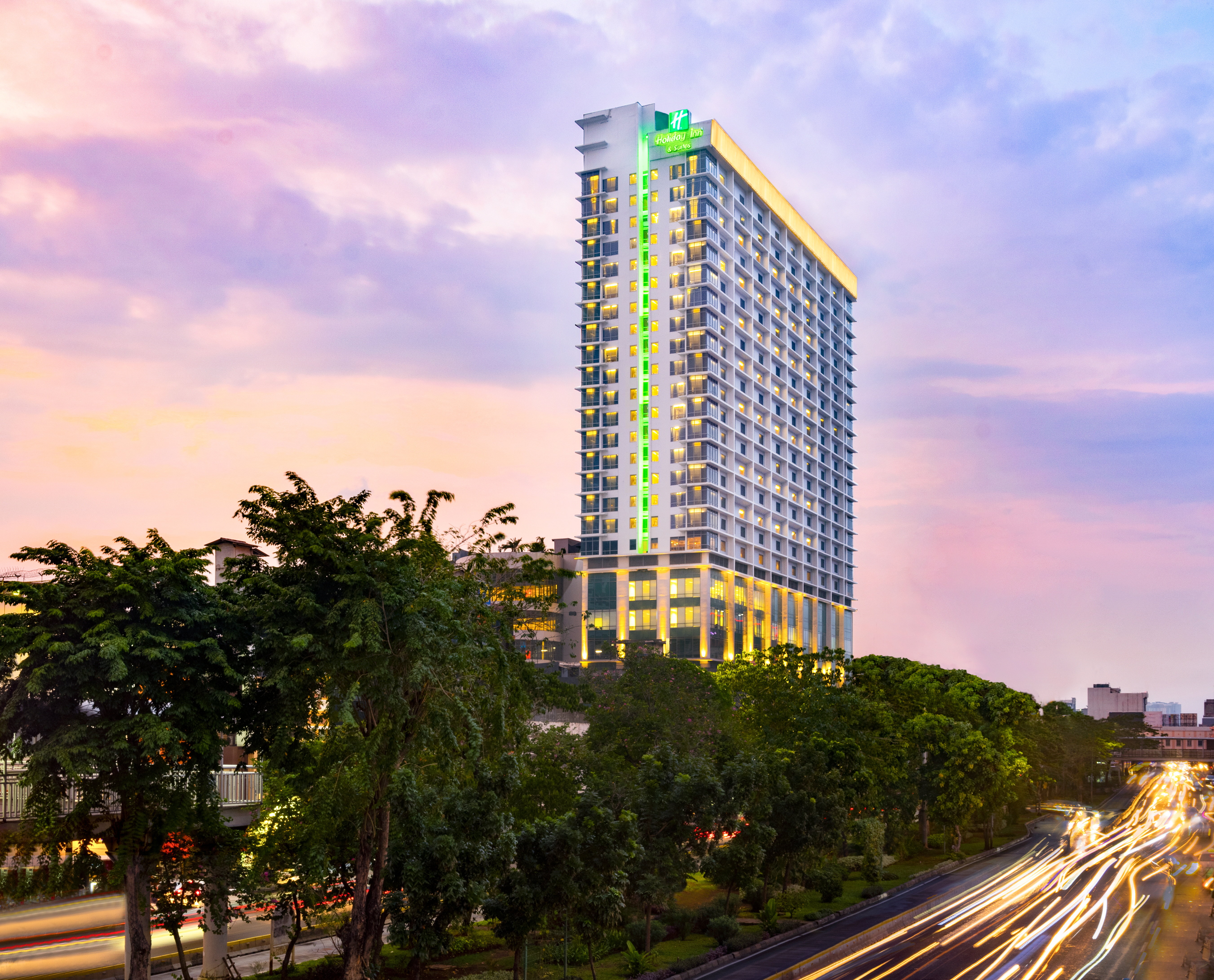 holiday inn and suites jakarta gajah mada an ihg hotel