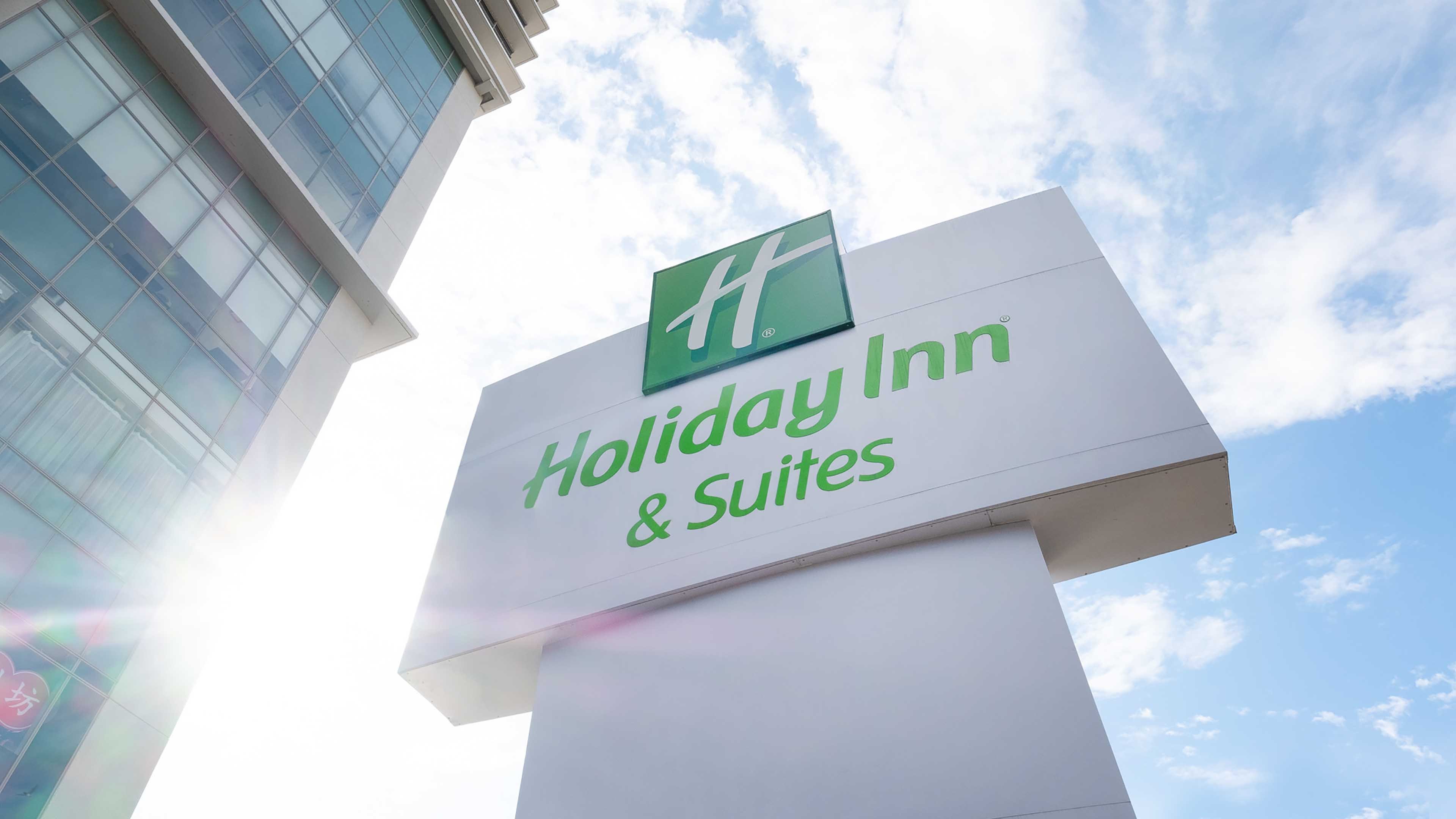 holiday inn and suites jakarta gajah mada an ihg hotel