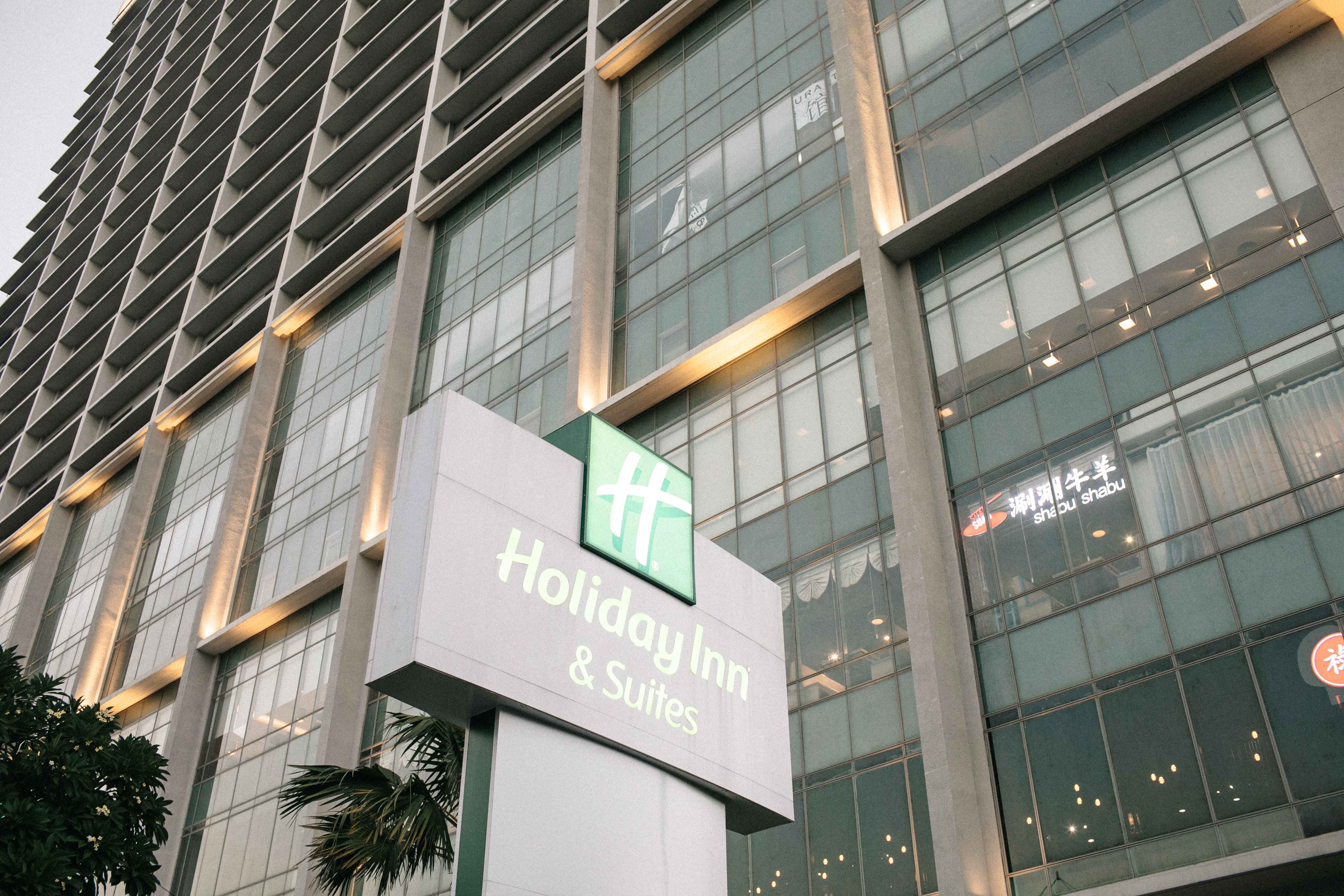holiday inn and suites jakarta gajah mada an ihg hotel