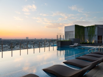 Holiday Inn & Suites Jakarta Gajah Mada, An Ihg Hotel,Taman Sari>>Jakarta,4 star