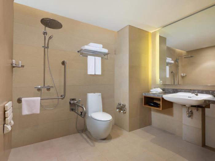 holiday inn and suites jakarta gajah mada an ihg hotel
