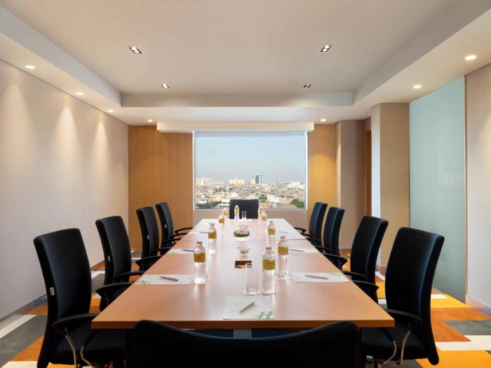 holiday inn and suites jakarta gajah mada an ihg hotel