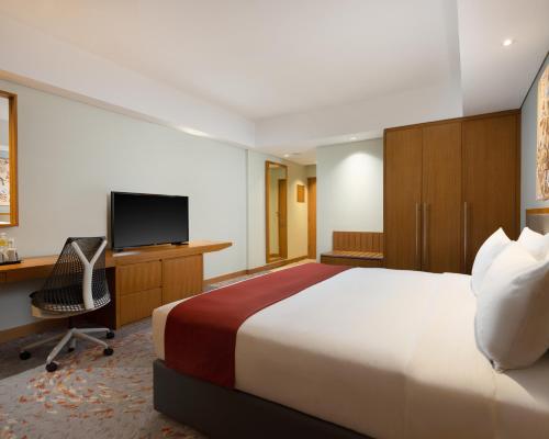 holiday inn and suites jakarta gajah mada an ihg hotel