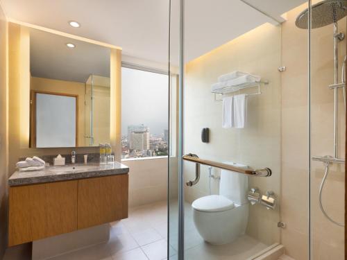 holiday inn and suites jakarta gajah mada an ihg hotel