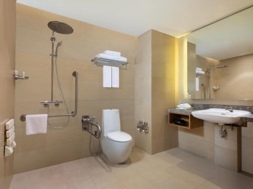 holiday inn and suites jakarta gajah mada an ihg hotel