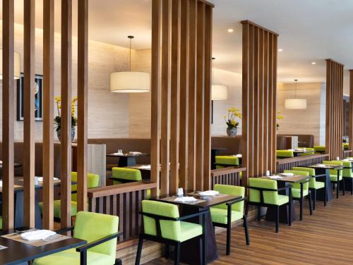 holiday inn and suites jakarta gajah mada an ihg hotel