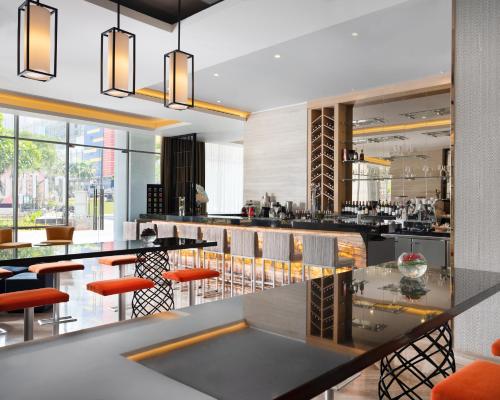 holiday inn and suites jakarta gajah mada an ihg hotel