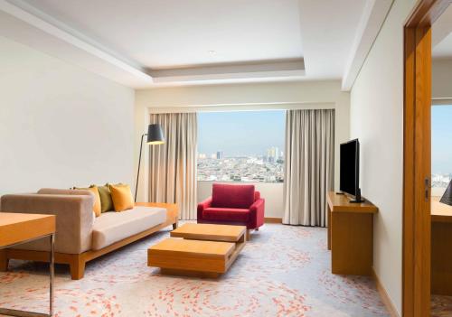 holiday inn and suites jakarta gajah mada an ihg hotel