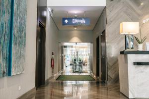 holiday inn and suites jakarta gajah mada an ihg hotel