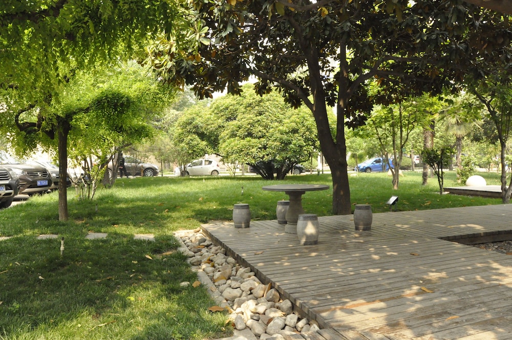 holiday inn zhengzhou by ihg