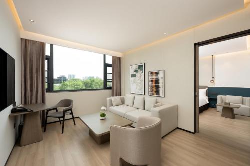 holiday inn zhengzhou by ihg