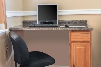 Holiday Lodge Yakima,Near Capitol Theater,2 star