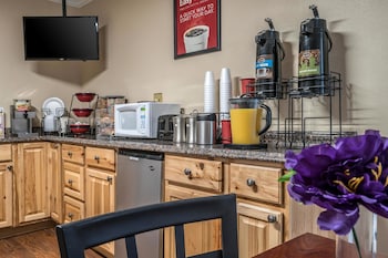 Holiday Lodge Yakima,Near Capitol Theater,2 star