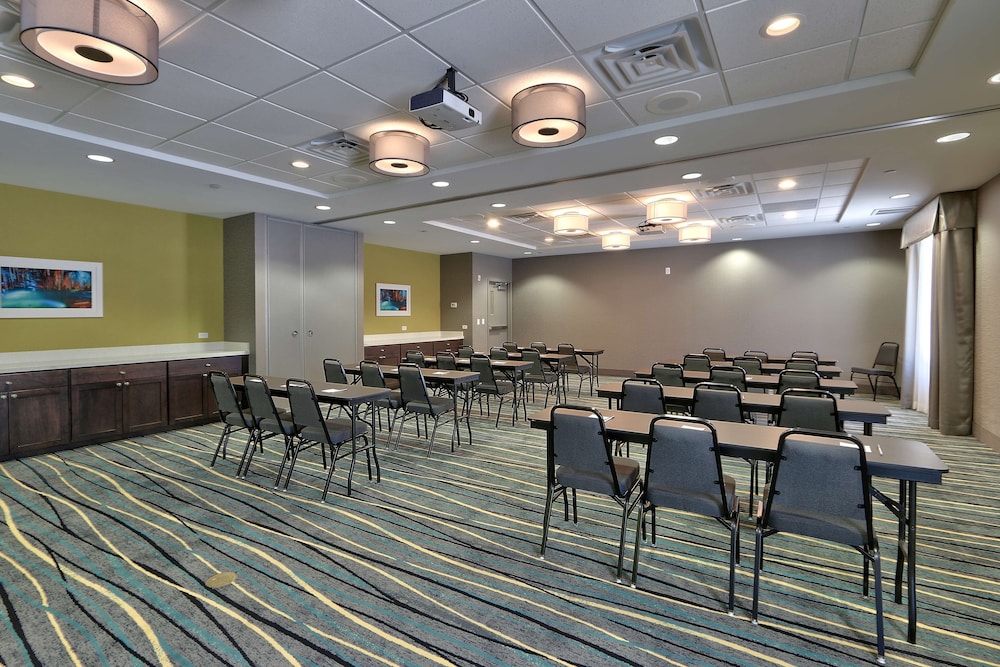 hampton inn and suites albuquerque airport