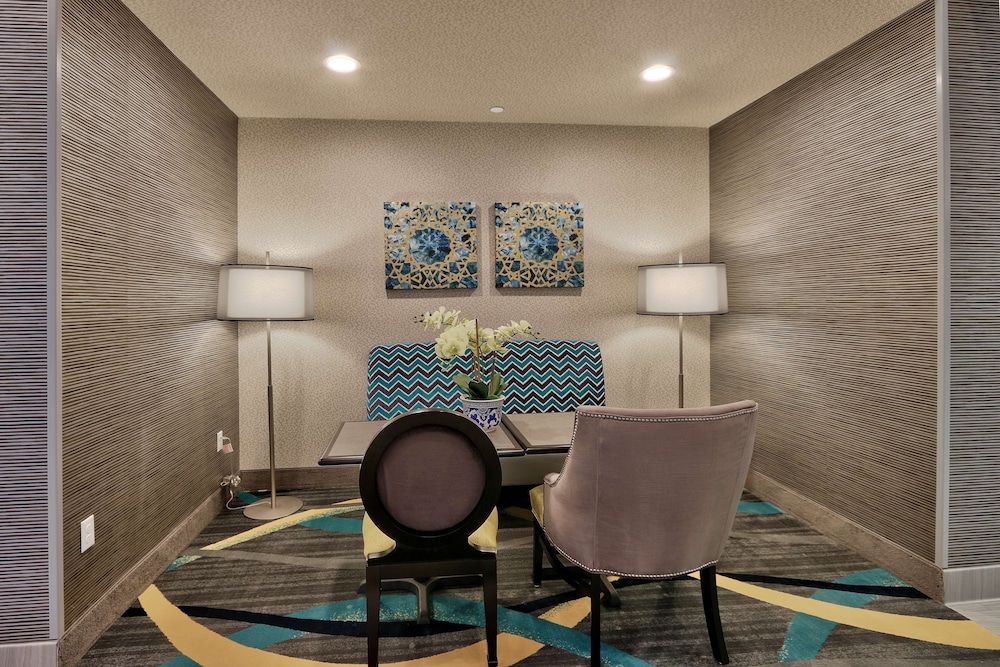 hampton inn and suites albuquerque airport