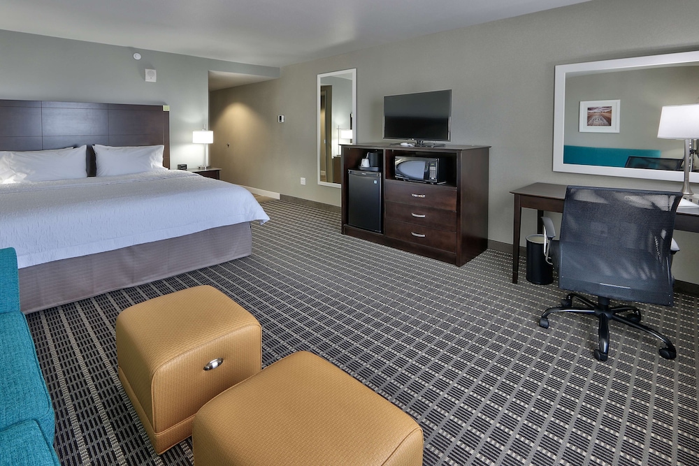 hampton inn and suites albuquerque airport
