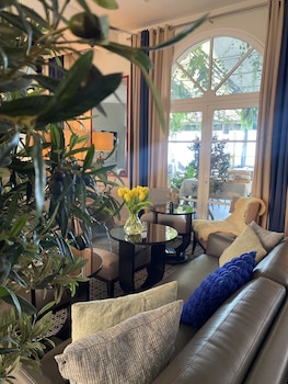 hotel des gouverneurs