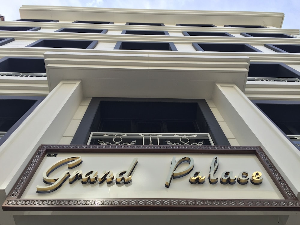 grand palace hotel