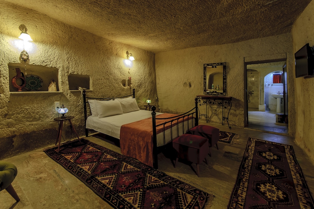 nessa cave hotel