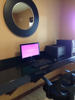 cobblestone hotel and suites pulaski green bay