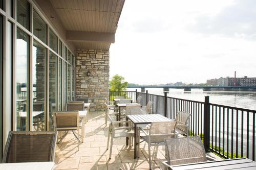 holiday inn express and suites rock falls by ihg