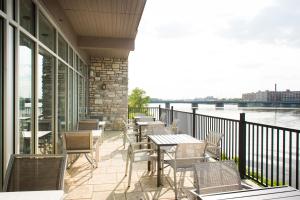 holiday inn express and suites rock falls by ihg