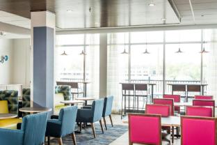 holiday inn express and suites rock falls by ihg