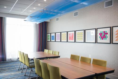 holiday inn express and suites rock falls by ihg