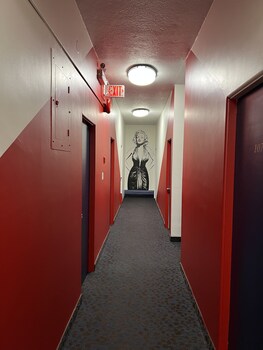 Commercial Hotel,Alberta>>Edmonton,3 star