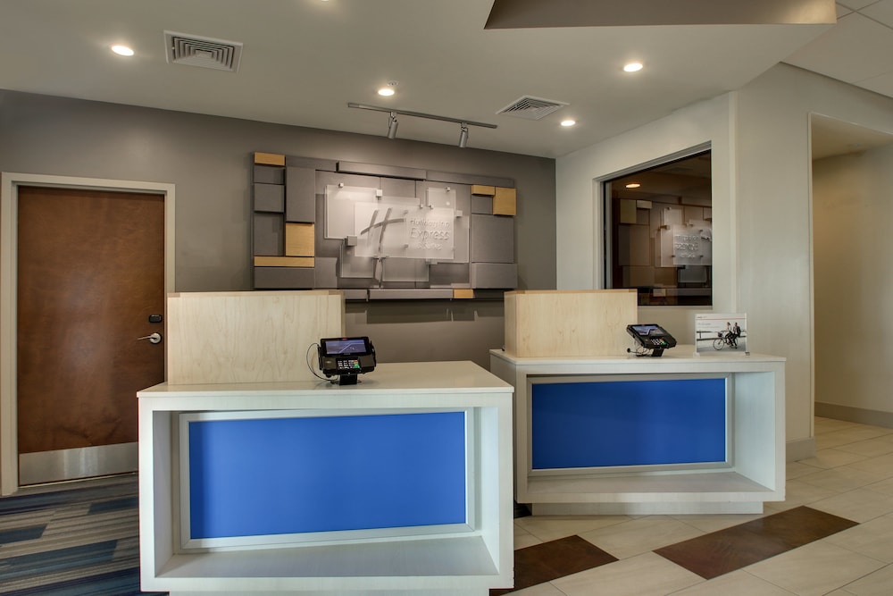 holiday inn express and suites lancaster east stra