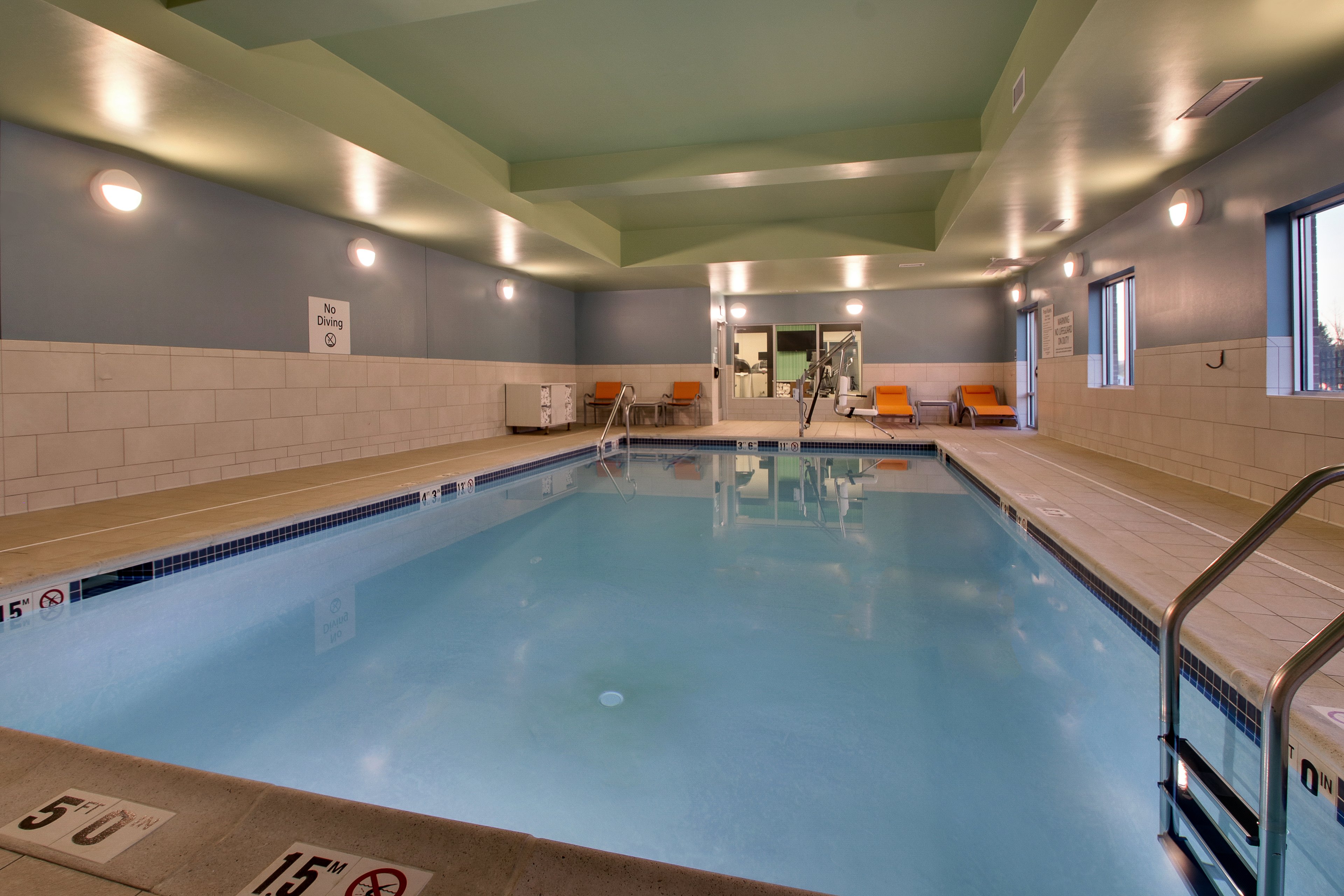 holiday inn express and suites lancaster east stra