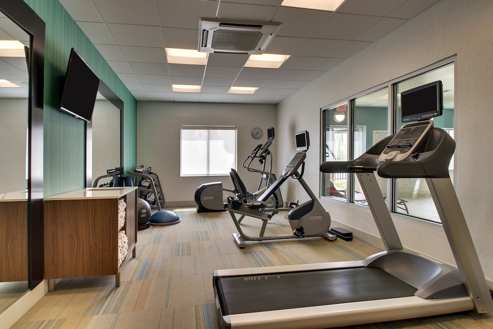 holiday inn express and suites lancaster east stra