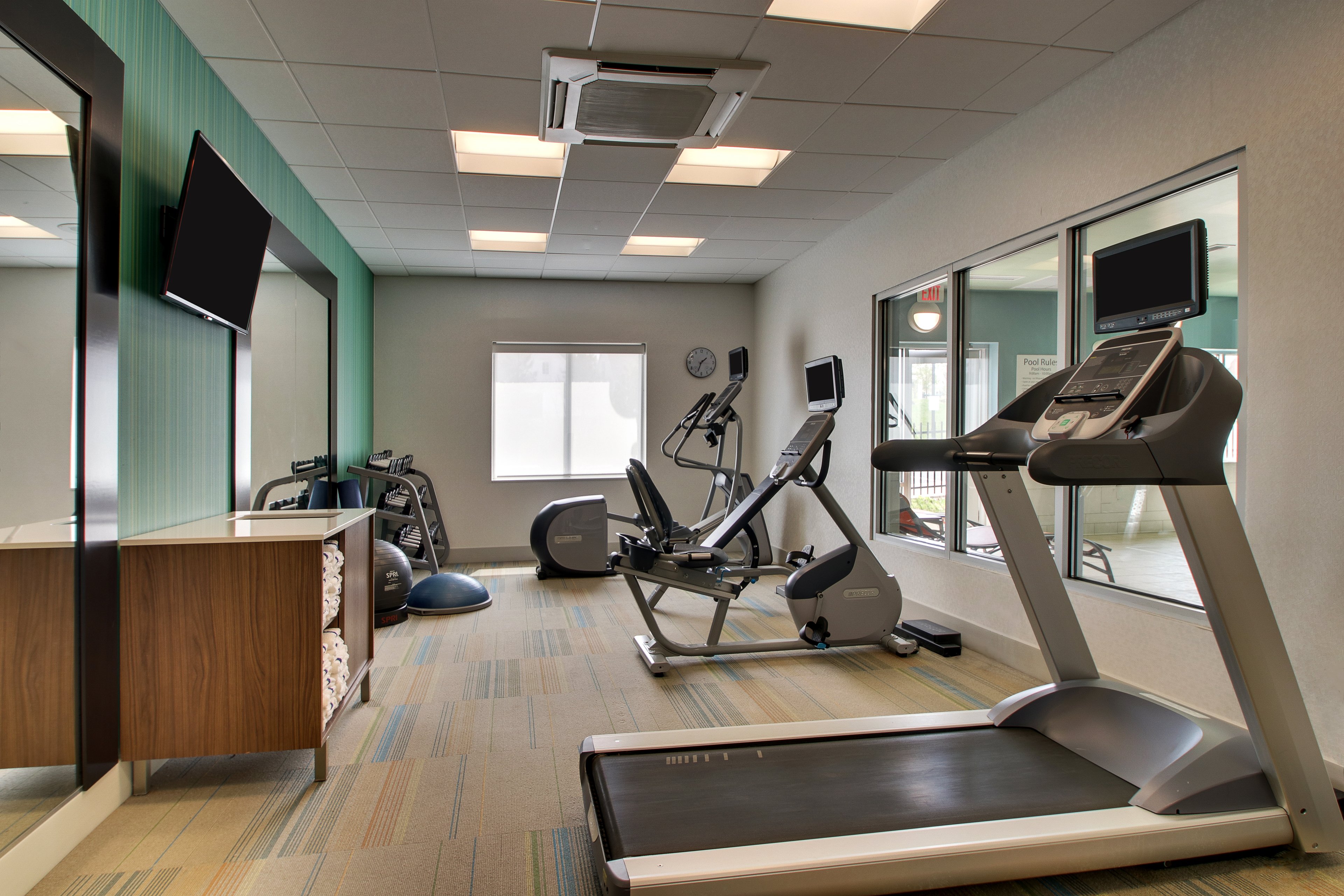 holiday inn express and suites lancaster east stra