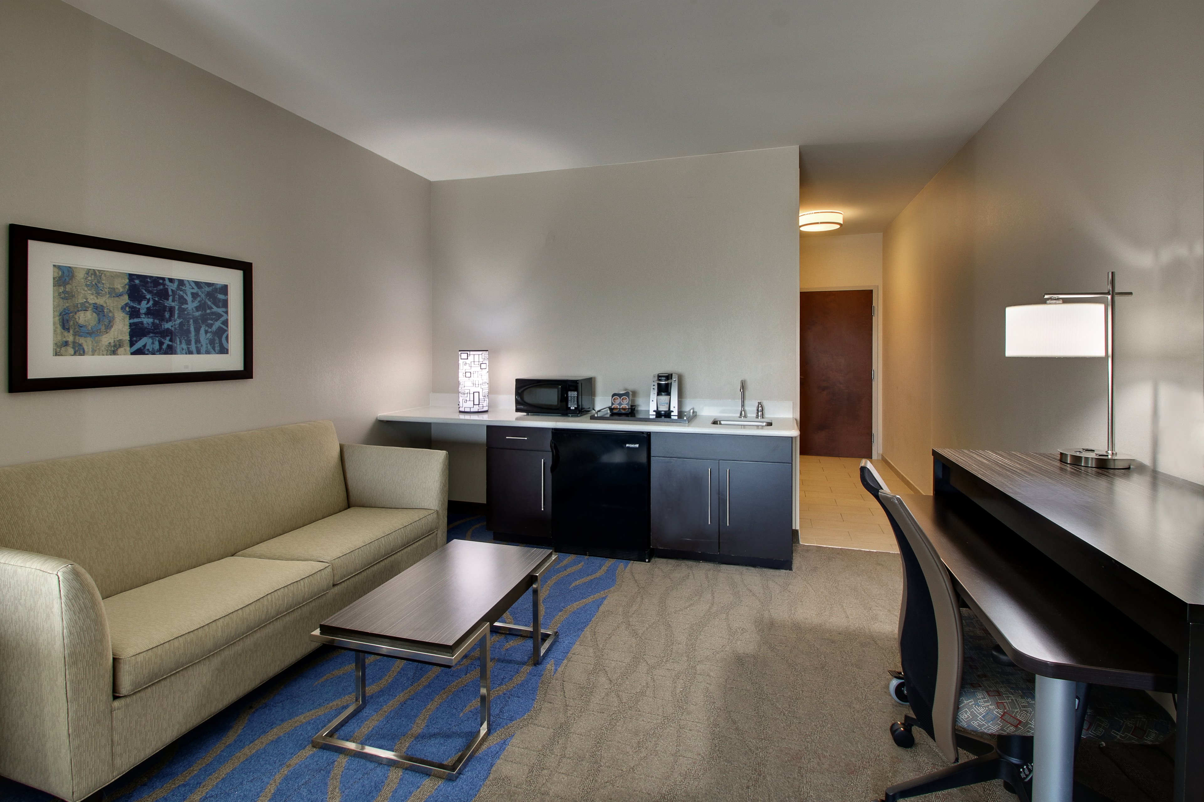holiday inn express and suites lancaster east stra