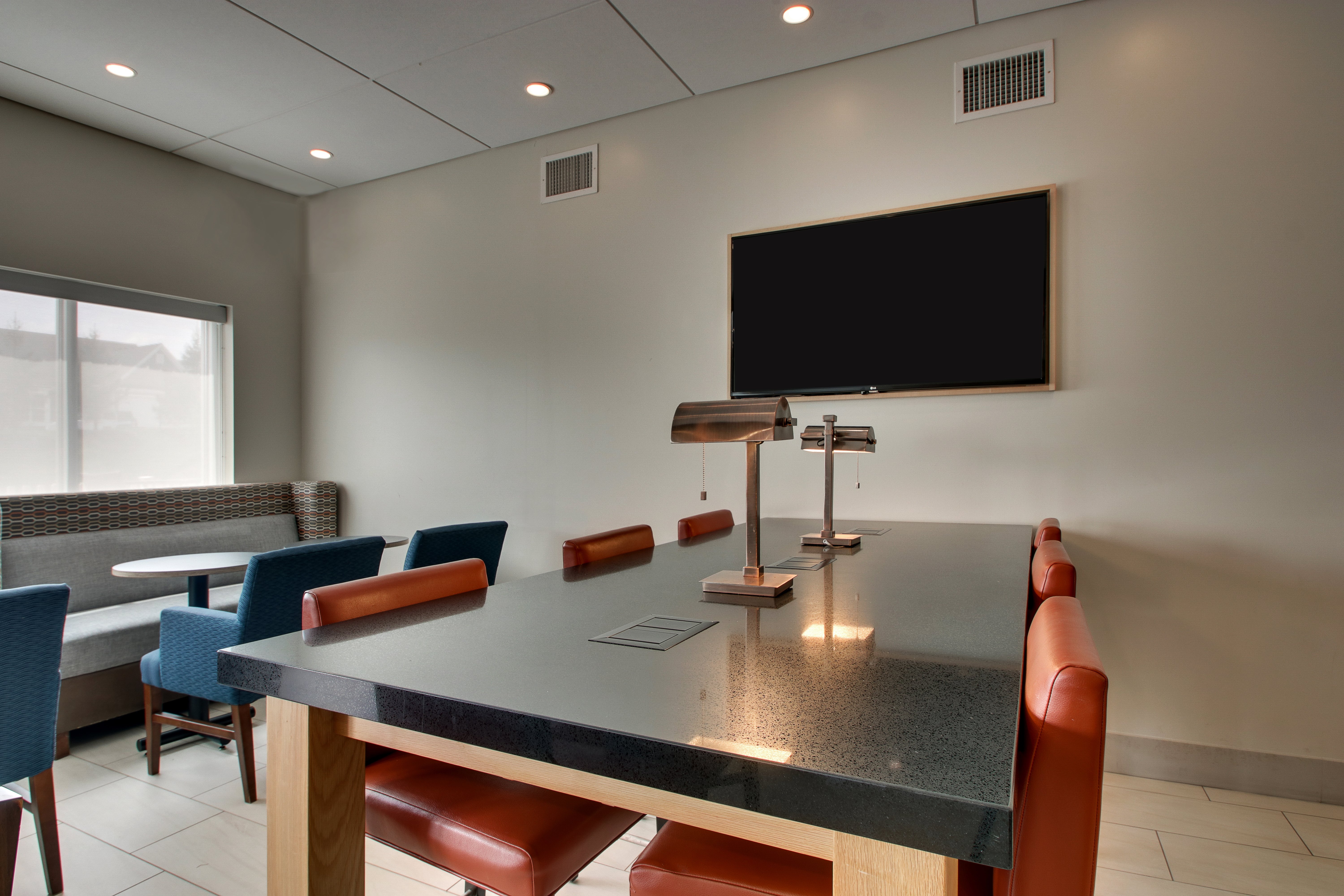 holiday inn express and suites lancaster east stra