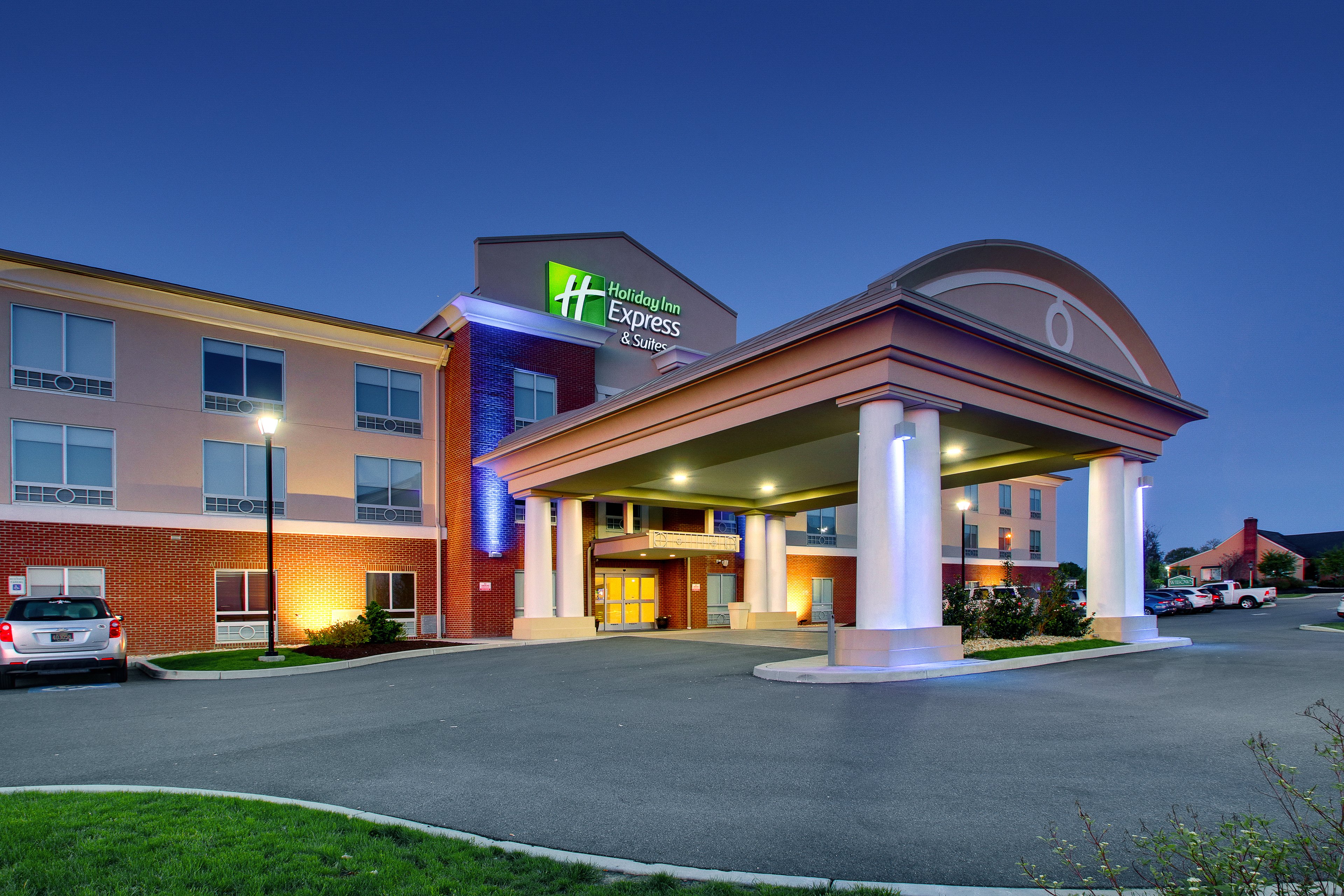 holiday inn express and suites lancaster east stra