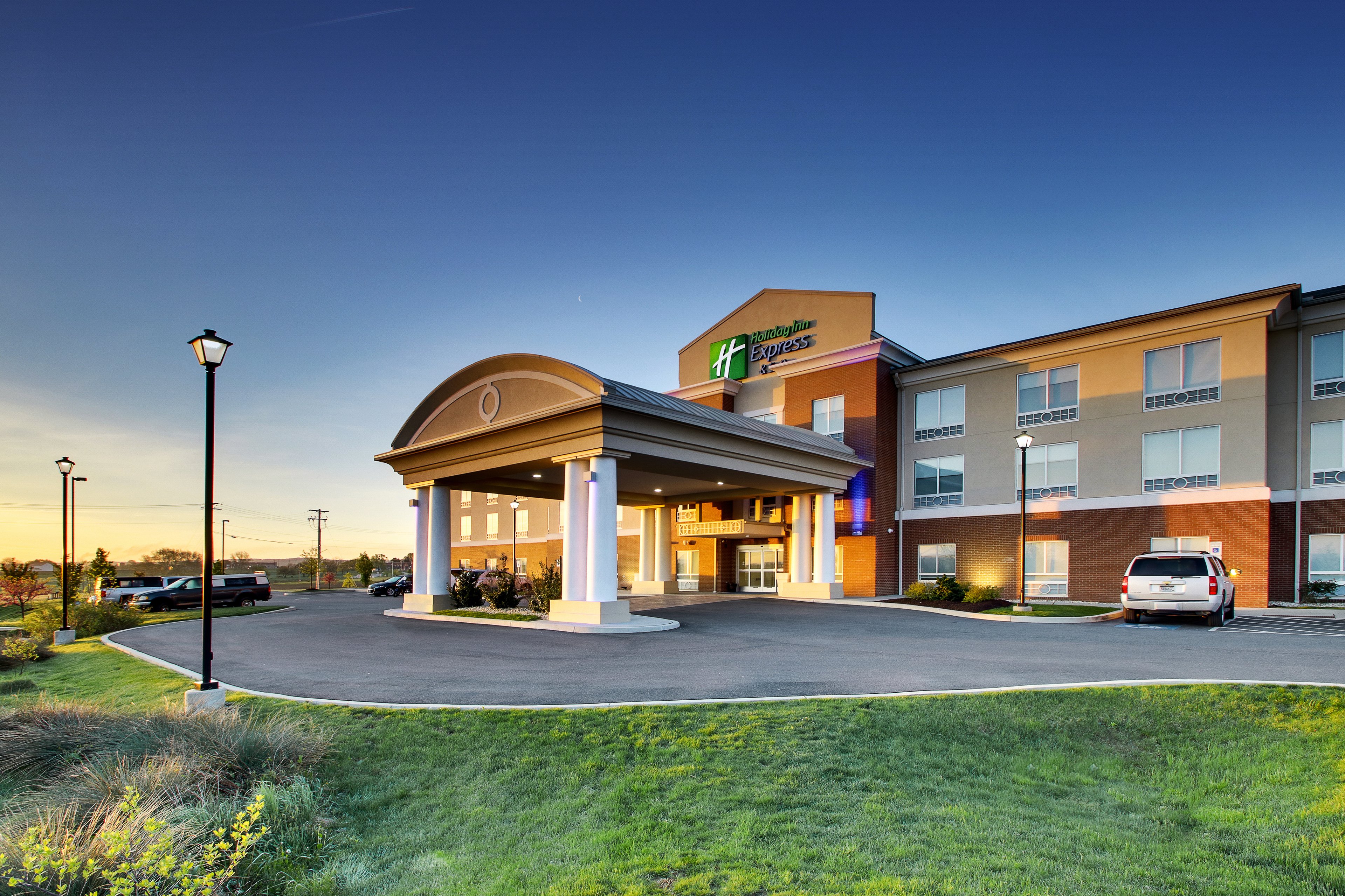 holiday inn express and suites lancaster east stra