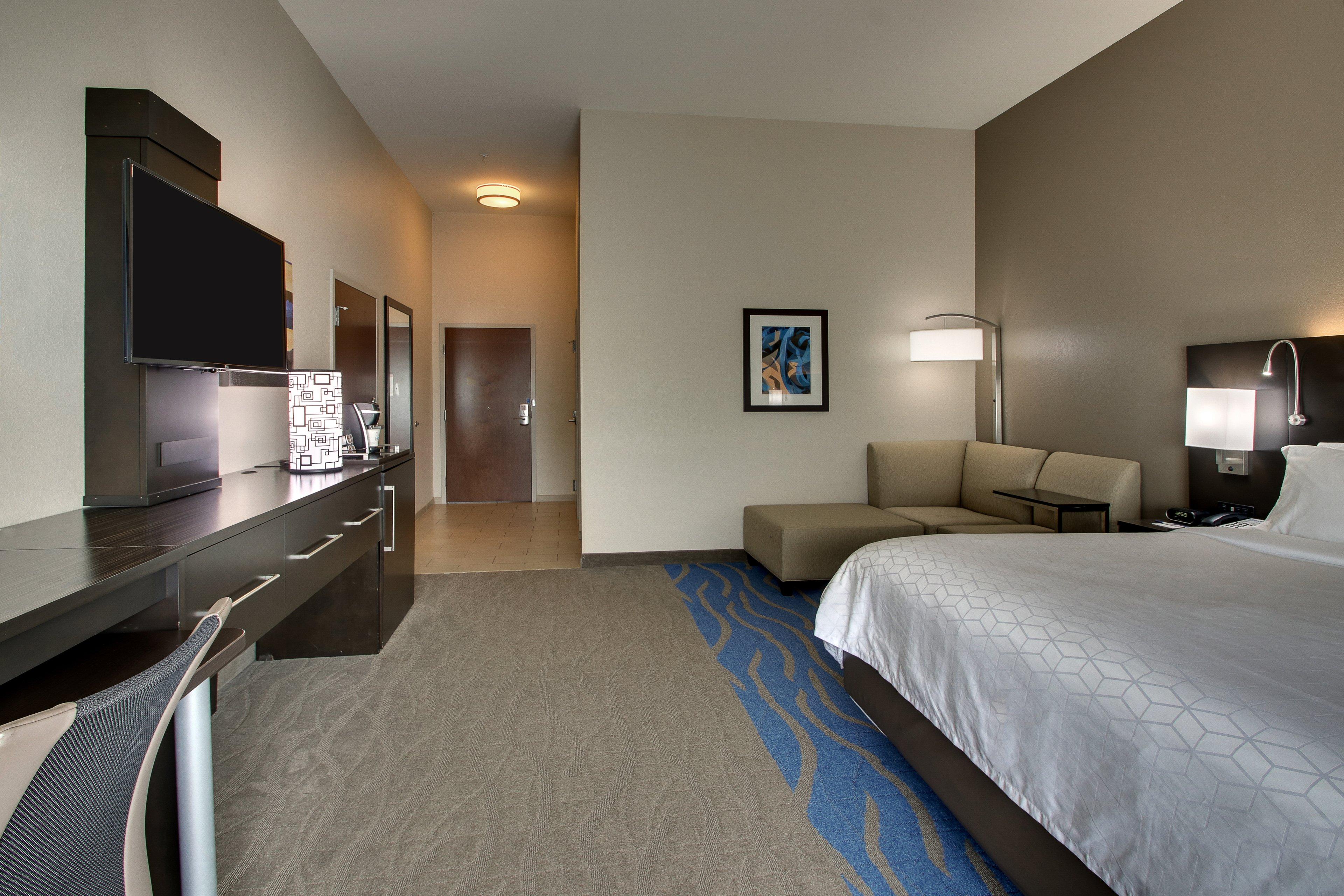 holiday inn express and suites lancaster east stra