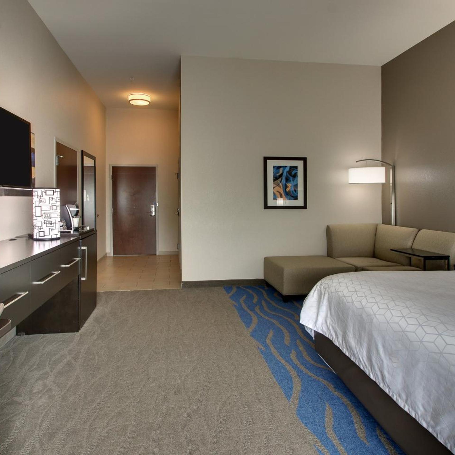 holiday inn express and suites lancaster east stra