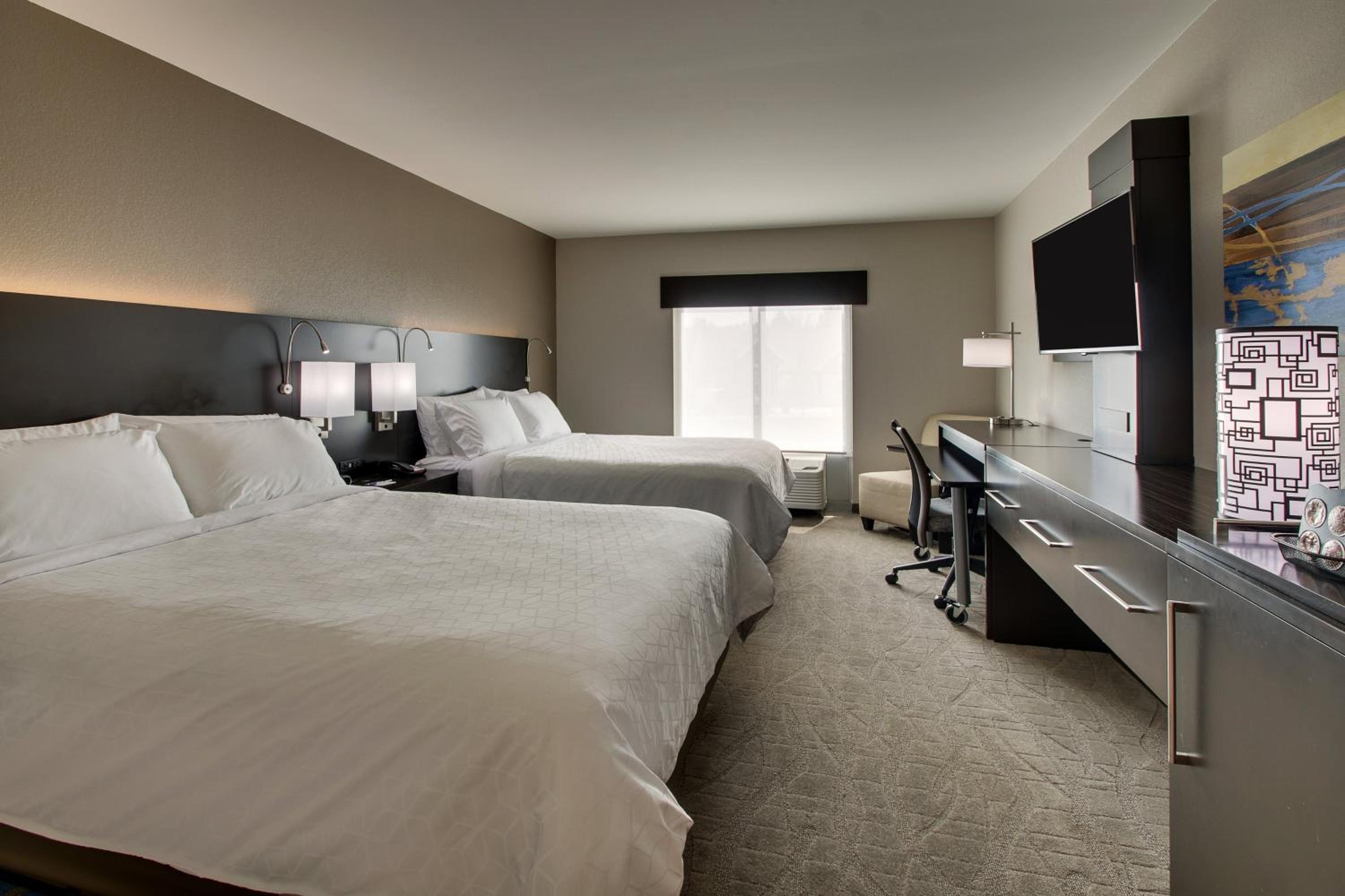 holiday inn express and suites lancaster east stra