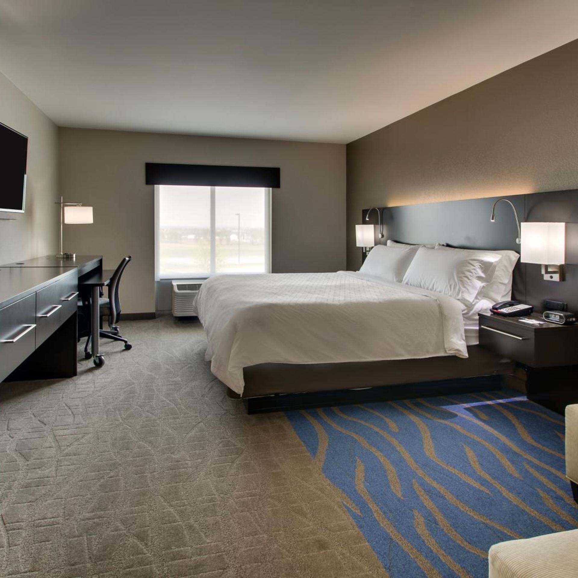holiday inn express and suites lancaster east stra