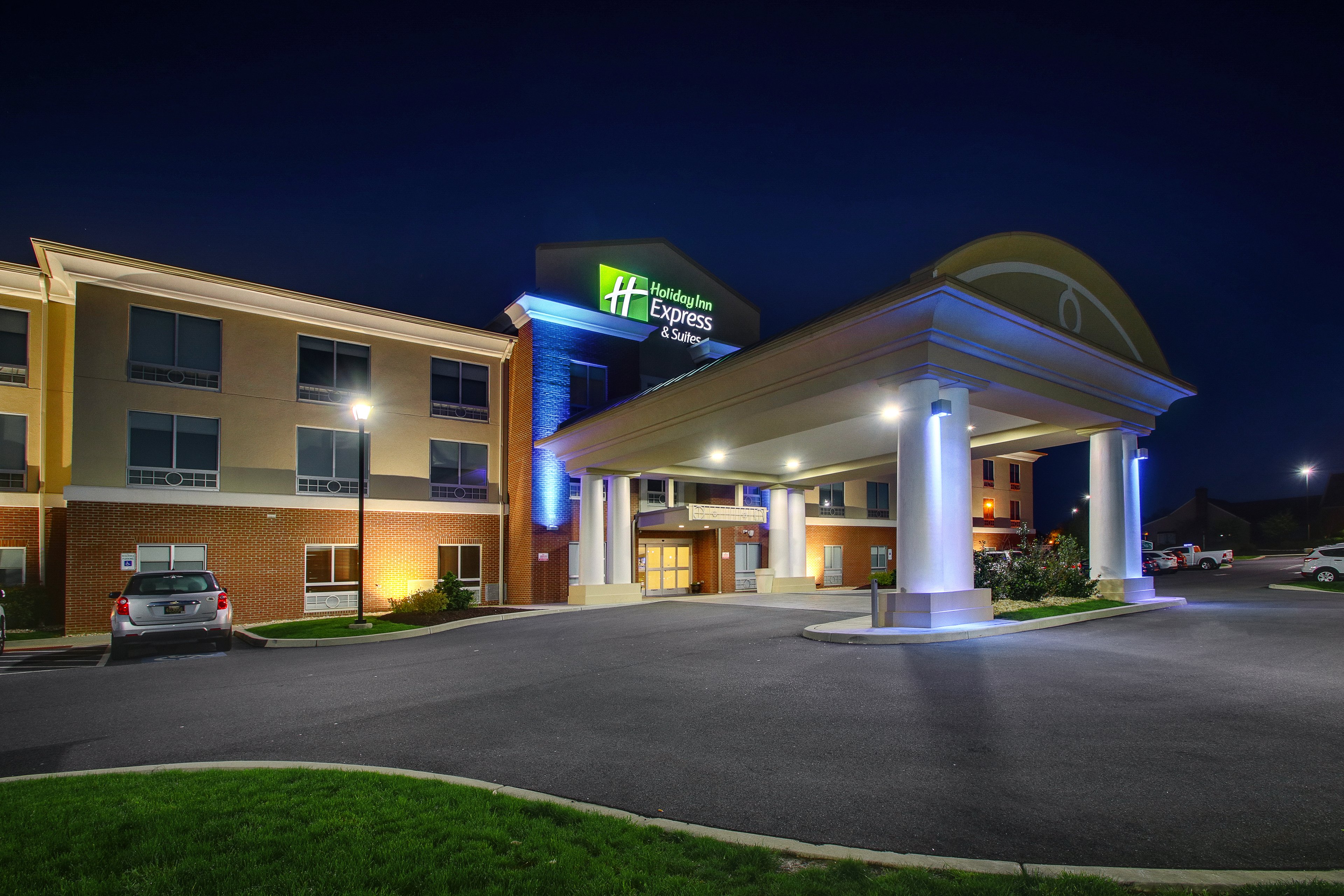 holiday inn express and suites lancaster east stra