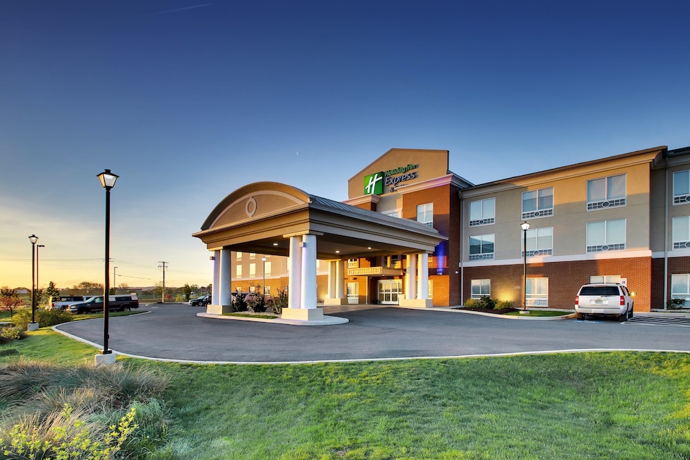 holiday inn express and suites lancaster east stra