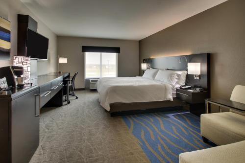 holiday inn express and suites lancaster east stra