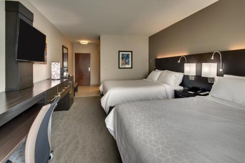 holiday inn express and suites lancaster east stra