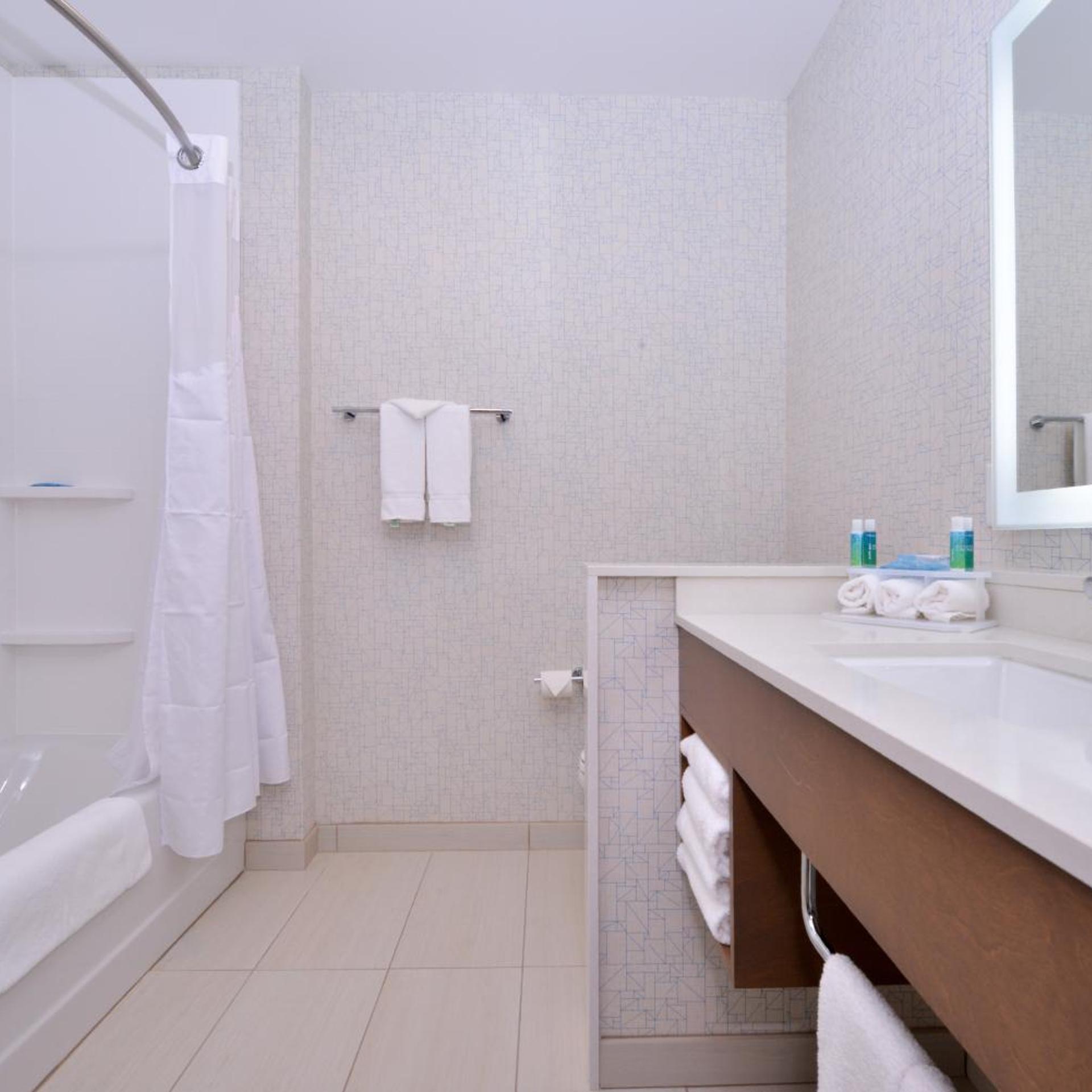 holiday inn express and suites madison by ihg