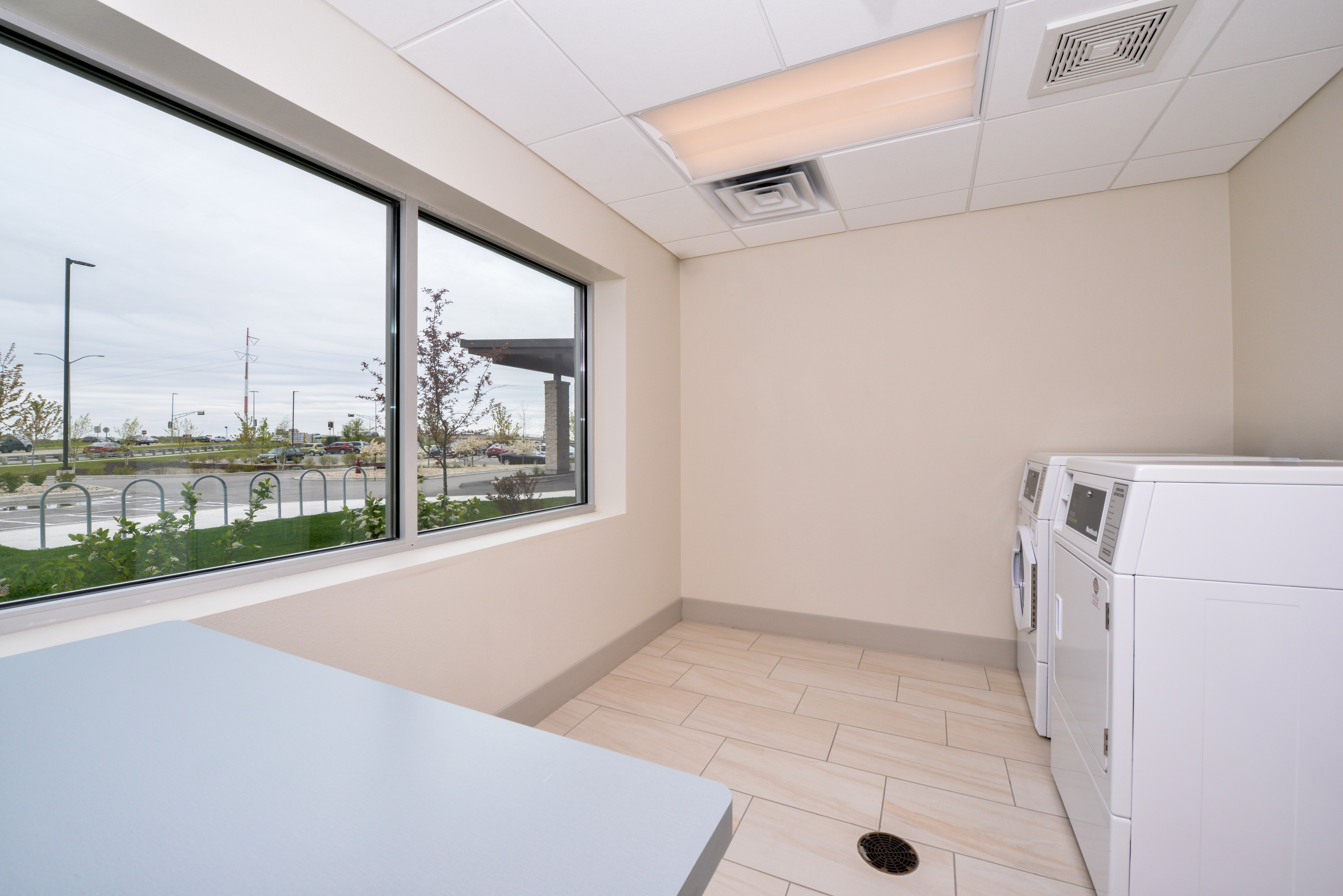 holiday inn express and suites madison by ihg