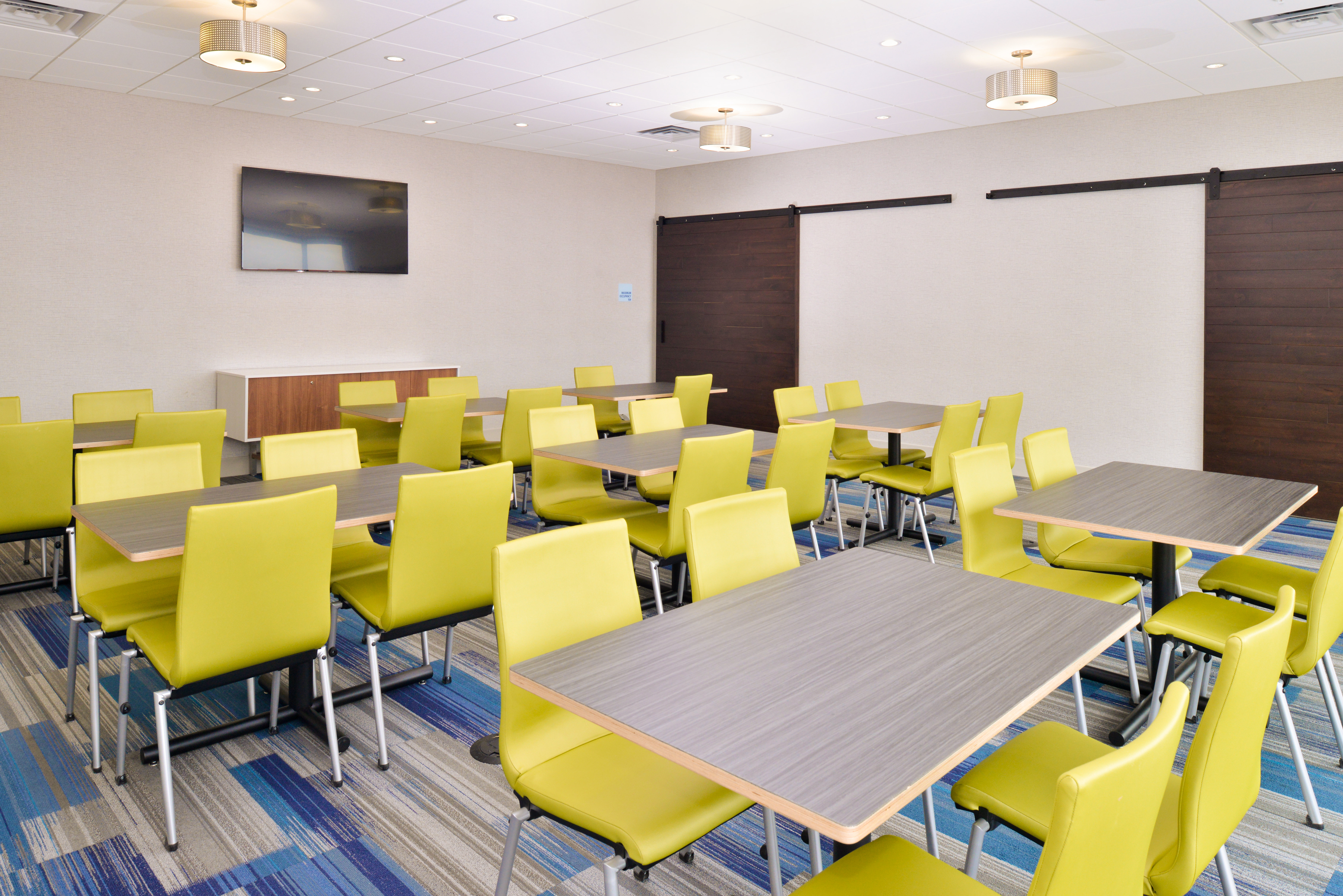 holiday inn express and suites madison by ihg